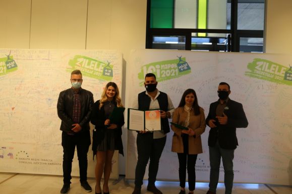 Kiemelkedő teljesítményű fiatalokat díjaztak a csíkszeredai megyeházán