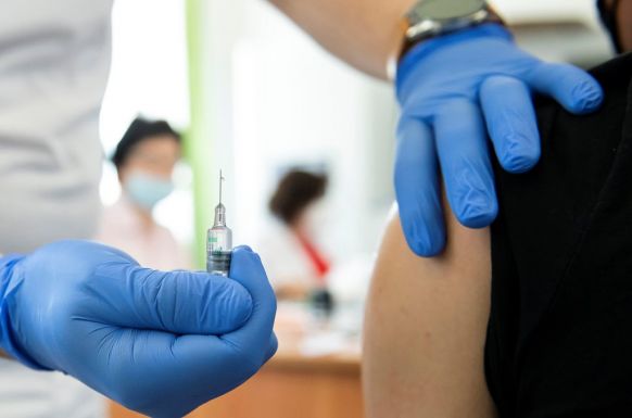 A bizonytalanokat győzheti meg a háziorvosi rendelőkben zajló oltási kampány