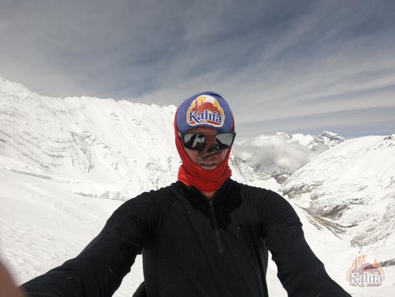 Varga Csaba 8000 méteren levő Déli-nyereg felé tart a Mount Everesten