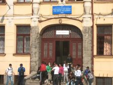 Aradon hétfőtől visszatérhet az iskolába minden diák