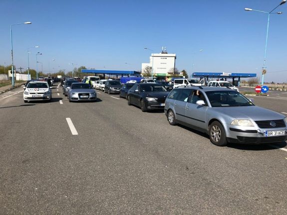 „Tegnap még lehetett, ma már nem” - nem fogadják el a román határon a védettségi igazolványt