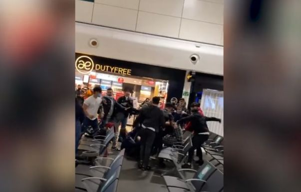 Tömegverekedés tört ki romániaiak között a londoni Luton repülőtéren