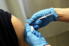 A brit egészségügyi miniszter szerint az oltások védenek az indiai variáns ellen is