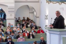 Újraszentelték a sepsiszentgyörgyi református vártemplom felújított épületegyüttesét