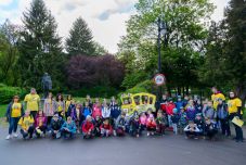 Lábbusz: már első napon 60 gyereket sétáltattak iskolába Sepsiszentgyörgyön 