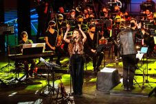 „Már nagyon ki voltunk éhezve az élő zenére” – koncerttel ünnepelte tizedik születésnapját a Koszika & The HotShots