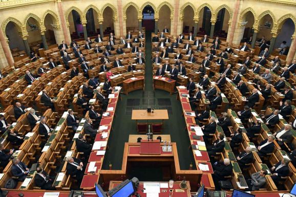 Meghosszabbították a veszélyhelyzetet Magyarországon