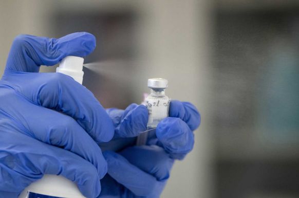 Koronavírus: több mint 94 ezer személyt immunizáltak az elmúlt 24 órában