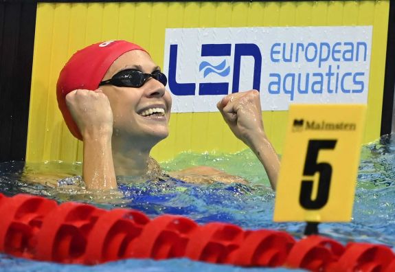 Vizes Eb: Kapás Boglárka arany-, Hosszú Katinka ezüstérmes női 200 méter pillangón