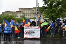 A járványügyi intézkedéseket szabályozó törvény ellen tiltakoztak Bukarestben