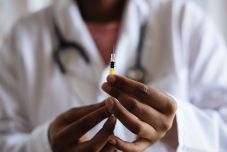 Vírustagadók hódítanak a TikTokon: állításuk szerint a beoltatlanok öröklik a földet