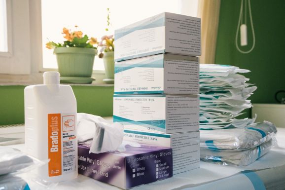 Ügyészségi feljelentéseket tett a számvevőszék a járványidőszak alatti közbeszerzések ügyében