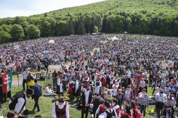 Csíksomlyói búcsú: a hithez, a Szűz Máriához való ragaszkodást hirdette a szónok