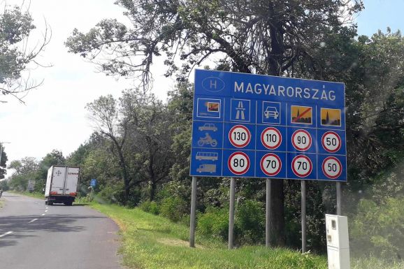 Magyar válaszlépés: a beoltott román állampolgárok korlátozások nélkül utazhatnak be Magyarországra