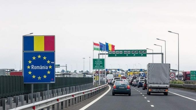 Már egy oltással is be lehet utazni Romániából Magyarországra – ezek az új szabályok