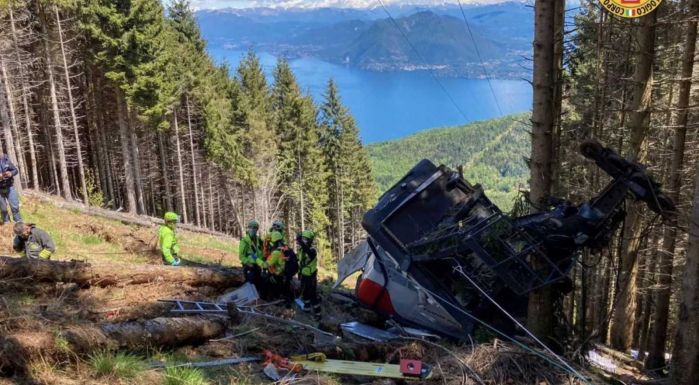 Kilencen meghaltak, miután lezuhant egy felvonó Észak-Olaszországban