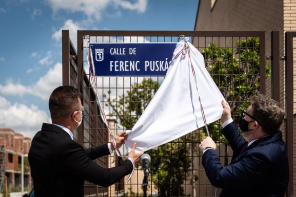 Madridban felavatták a Puskás Ferencről elnevezett utcát
