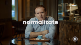 Már videoklipekben is népszerűsíti az oltást a kormány