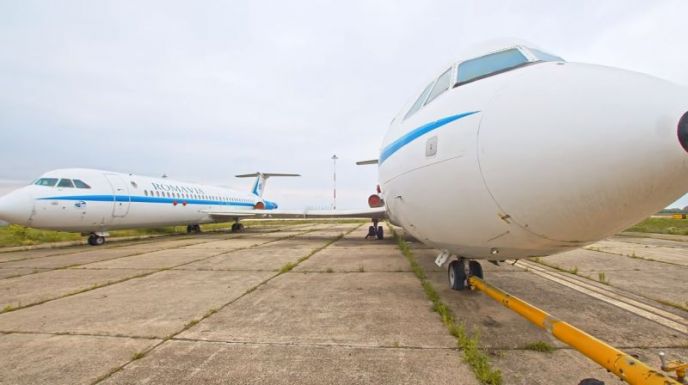 Elárverezték Ceaușescu és Iliescu egykori repülőgépét, és a volt diktátor limuzinját