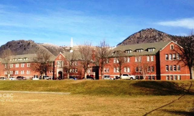 Több mint kétszáz gyerek földi maradványait találták meg Kanadában