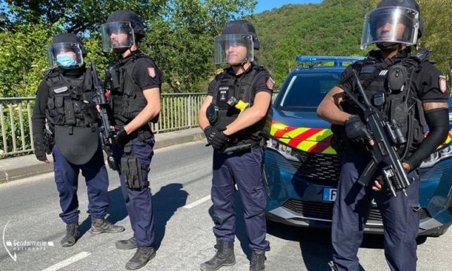 Hajtóvadászat indult Franciaországban egy volt katona ellen, aki rendőrökre lőtt