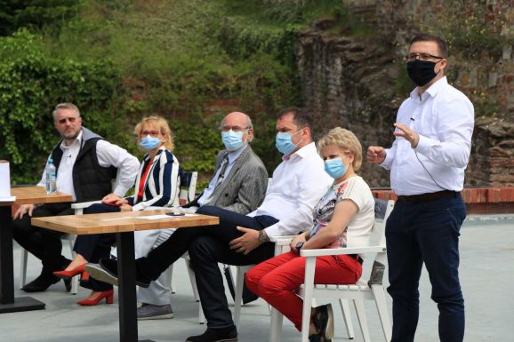 Stafétaváltás és fiatalítás a nagyváradi RMDSZ-ben