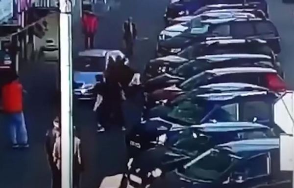 Összekeverte a féket a gázpedállal, három gyalogost juttatott kórházba egy 60 éves nő