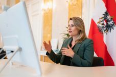 Halálosan megfenyegették az osztrák integrációs minisztert a radikális iszlám elleni fellépése miatt