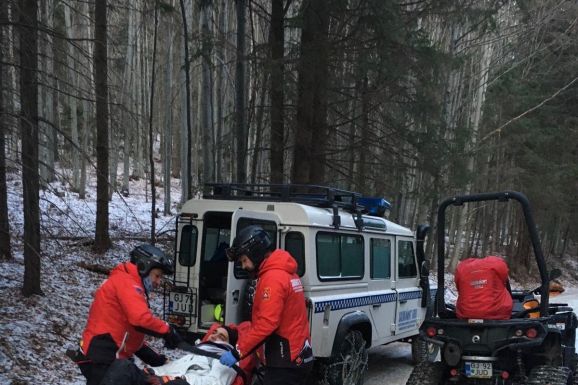 Hét méterről zuhant le egy kisfiú a hegyekben