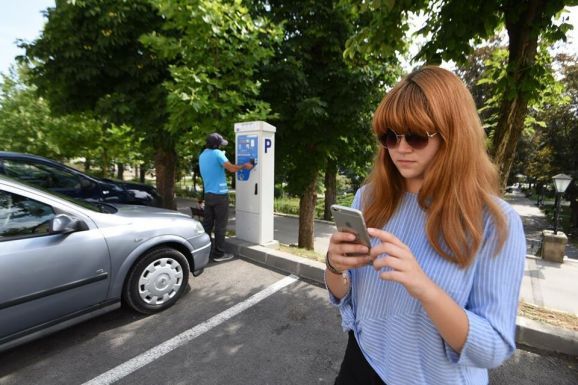Sepsiszentgyörgyön a parkolóhely-építések nem tudják tartani a lépést az autók számával