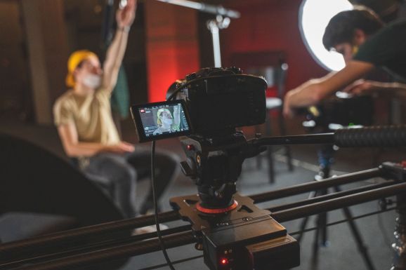 Új magyar intézet a BBTE-n: fejlődési lehetőségeket kapott a filmes oktatás