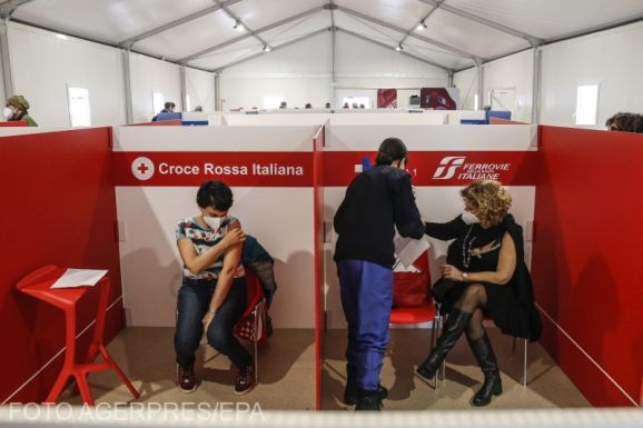 Megkezdte működését Róma legnagyobb köztéri vakcinázóállomása