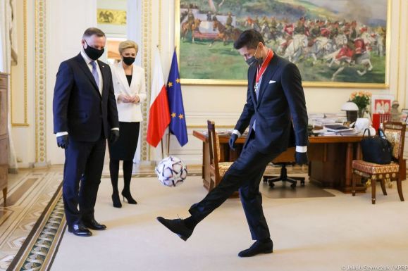 Robert Lewandowski magas állami kitüntetést kapott hazájában