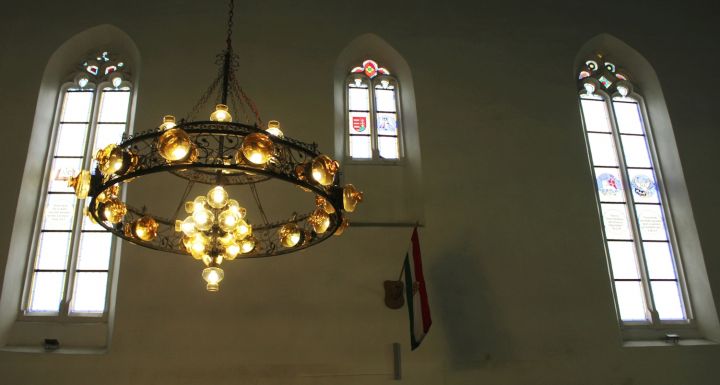 Új festett ólomablakok díszítik a szilágynagyfalui református templomot