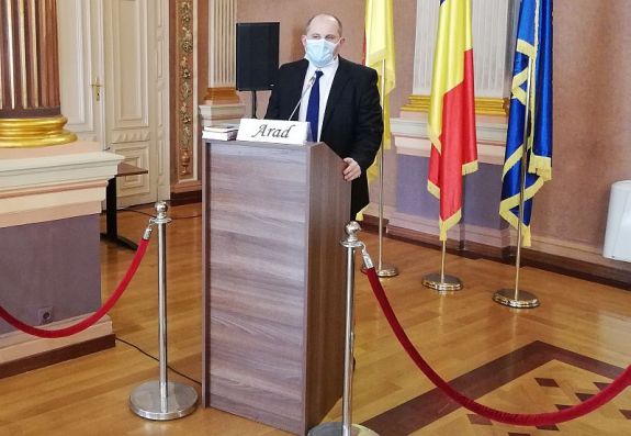 Szemléletváltást sürget a közszférában a járvány elleni védekezés közepébe csöppent Tóth Csaba prefektus