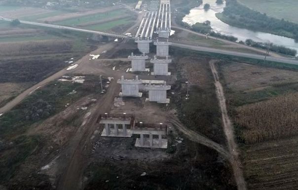 Észak-erdélyi autópálya: felfüggesztették a szerződésbontást a botrányosan lassan dolgozó céggel