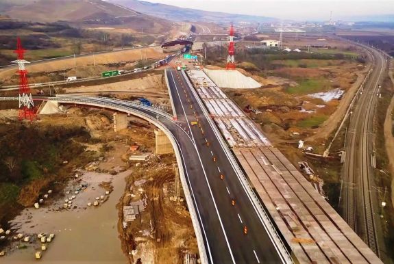 Jakab István: a helyreállítási tervbe bekerülő autópályáknak tényleg el kell készülniük 2026-ig