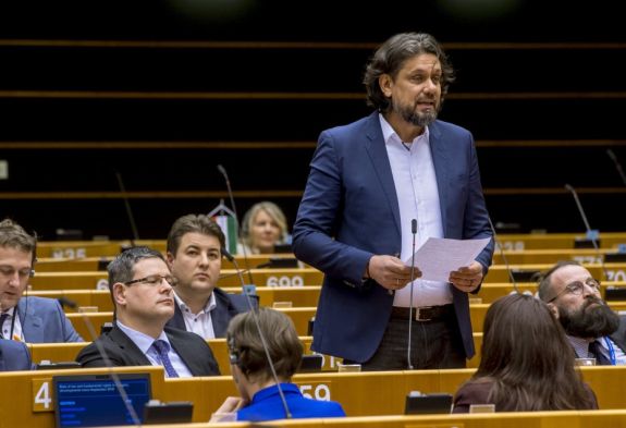 Hivatalos: a Fidesz EP-képviselői kilépnek az Európai Néppárt frakciójából