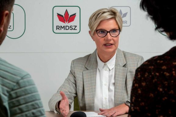 Brüsszellel egyeztet Bukarest a helyreállítási tervről – Hegedüs Csilla államtitkárt kérdeztük