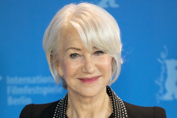 „Nehéz idők járnak az előadóművészetekre” – Helen Mirren üzent a színházi világnapra