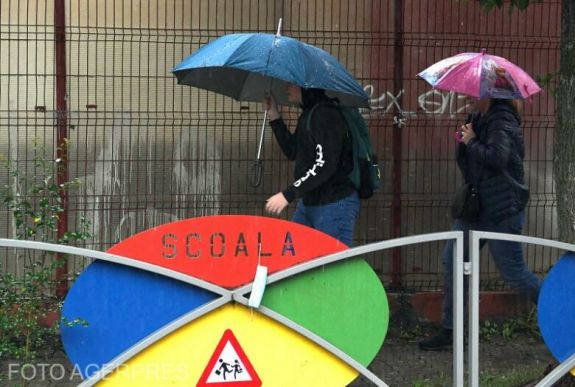 A miniszter kéri, hogy a végzősök a piros zónához tartozó településeken is mehessenek iskolába