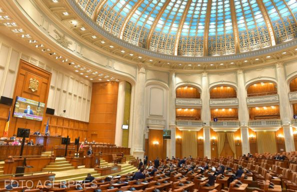 Bíróságon szereznék vissza luxusnyugdíjaikat egyes volt képviselők és szenátorok