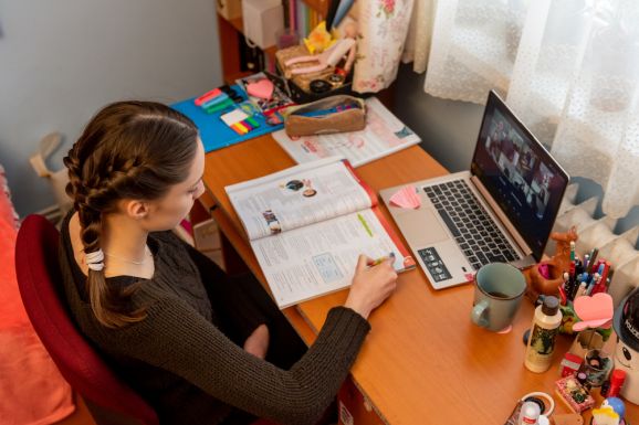 Tanügyminiszter: nem íratnak ebben a tanévben félévi dolgozatokat