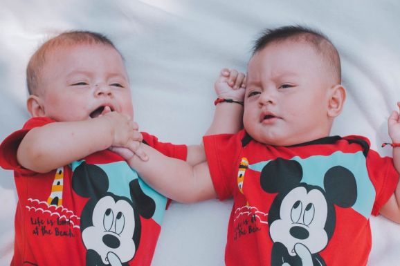 Rekord: minden korábbinál több ikerpár születik világszerte