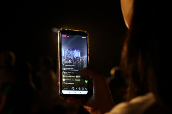 Közszereplőnek igen, magánszemélynek nem lehet a halálát kívánni a Facebook szerint
