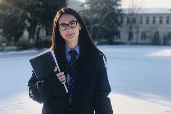 Nem az emberek ellen cselekszik, az igazságot képviseli: lesben áll, büntet, megkegyelmez a közlekedési rendőr