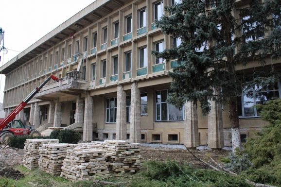 Jövő év novemberére készülhet el a felújítás alatt álló Zilahi Közigazgatási Palota