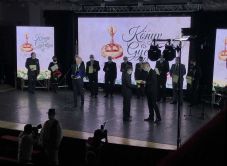 Erőt merítettek az ünnepből – Átadták a Könyv és Gyertya díjakat