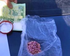 Drogkereskedőket értek tetten egy nagyváradi bevásárlóközpont parkolójában