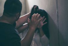 „A zsigeri félelem örök marad” – megverte, megerőszakolta és késsel fenyegette feleségét az esküvő napján